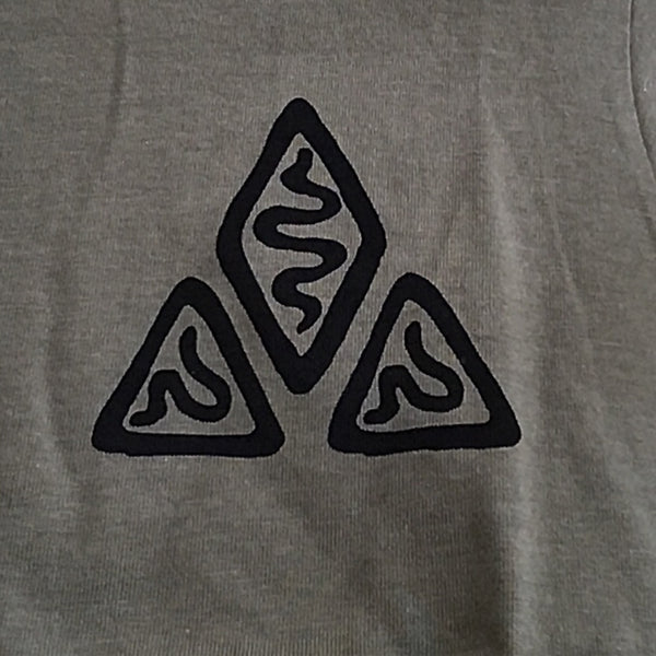 MIDTOWN TEE SCRIBBLE TRIANGLE - OLIVE